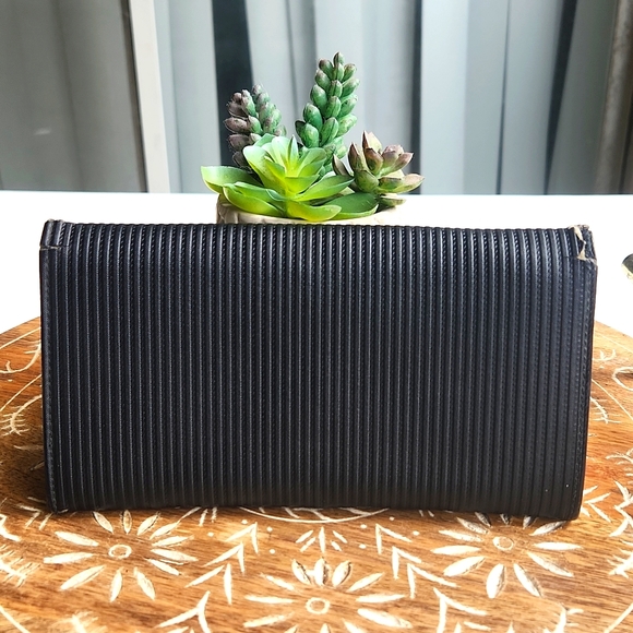 Bvlgari Long Snap Wallet - GUC - Picture 3 of 16